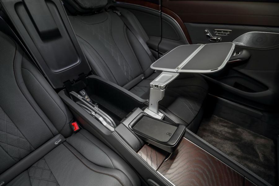 Интерьер Mercedes-Maybach S560 (X222) 2018 года  (MY) (фото 20 из 23)
